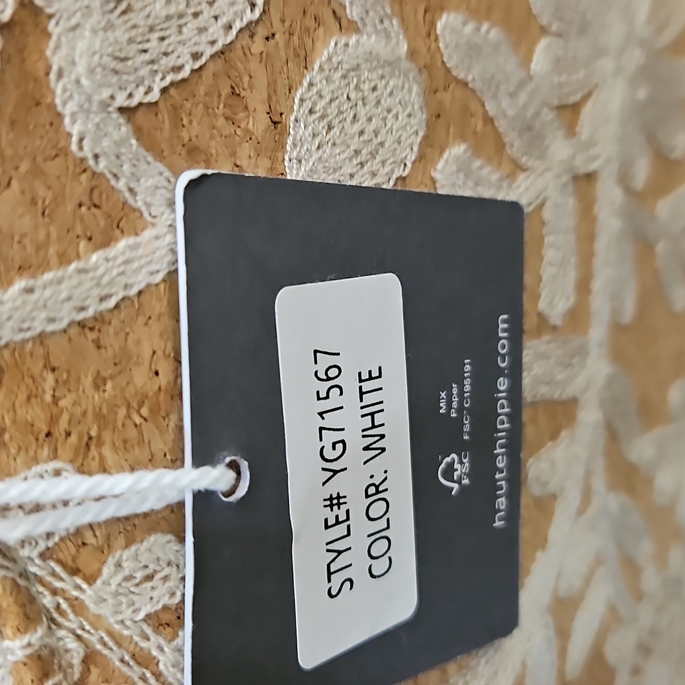 NWT HAUTE HIPPIE WHITE EMBROIDERED CLUTCH BEADED HANDLE CLUTCH - Picture 4 of 10